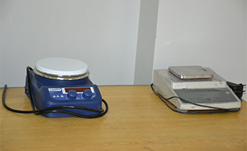 Digital Magnetic Stirrers and Weight Balance